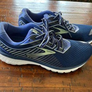 Brooks Ghost 12,   sz 9.5 NARROW